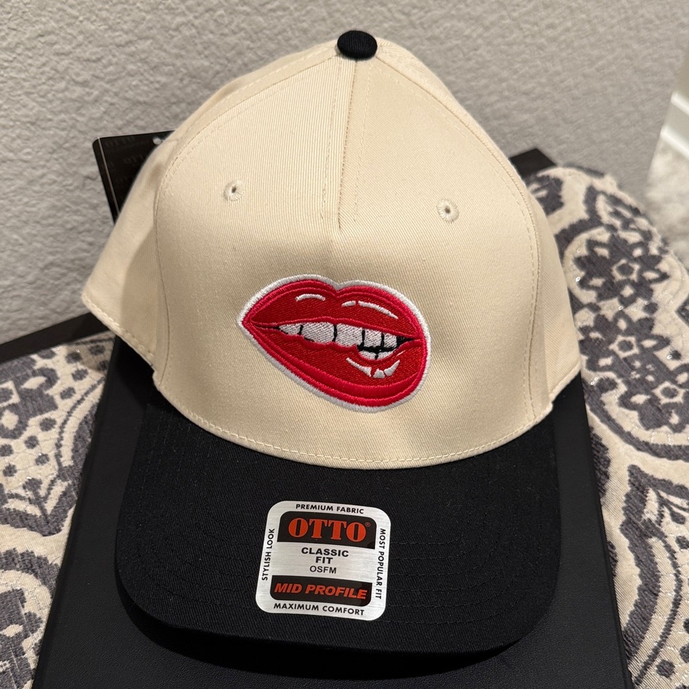 OTTO Cream and Black Cap with Red Lips Design